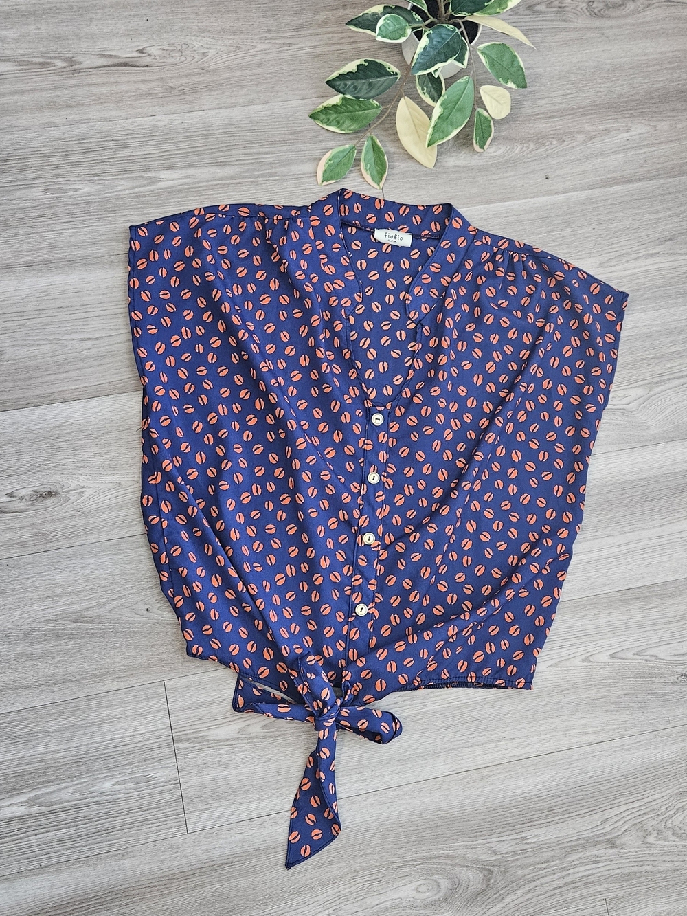 Fiofio Navy Blue Button-Front Blouse with Coral Print